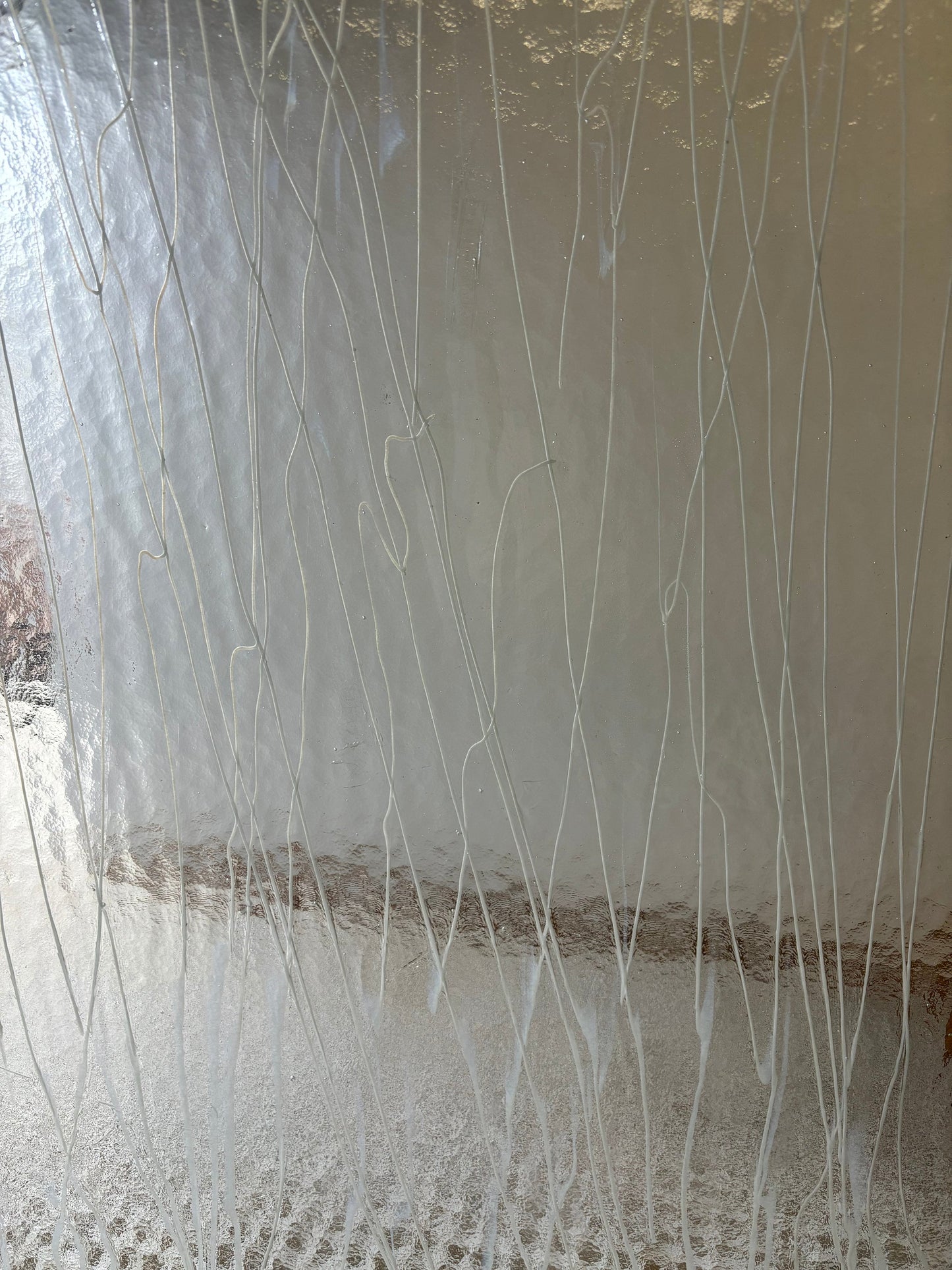 10" x 10" White Streamers on Clear - (Bullseye 4158-0000)